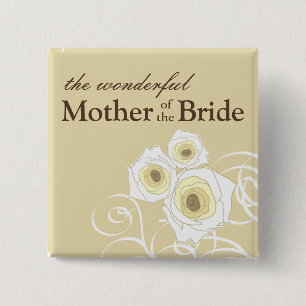 Madre poner crema de los rosas del botón de la