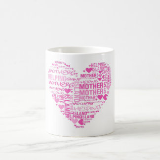 Madres de la isla que ayudan a la taza de café de