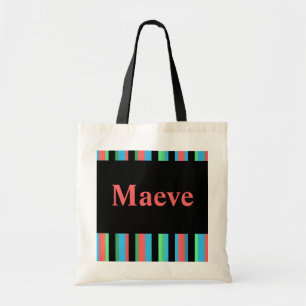 Maeve Bonito con la bolsa de tocador a rayas