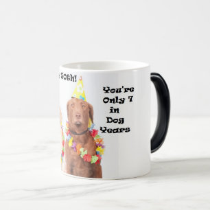 Mágica 50.a taza divertida feliz del perro del cumpleaño