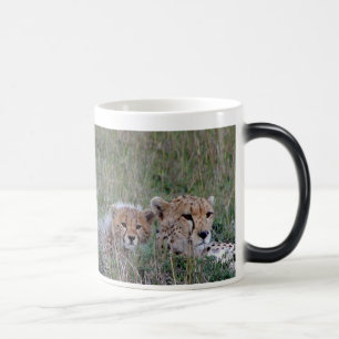 Mágica Guepardo con la taza del cachorro