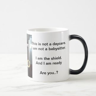 Mágica La detención manda la taza