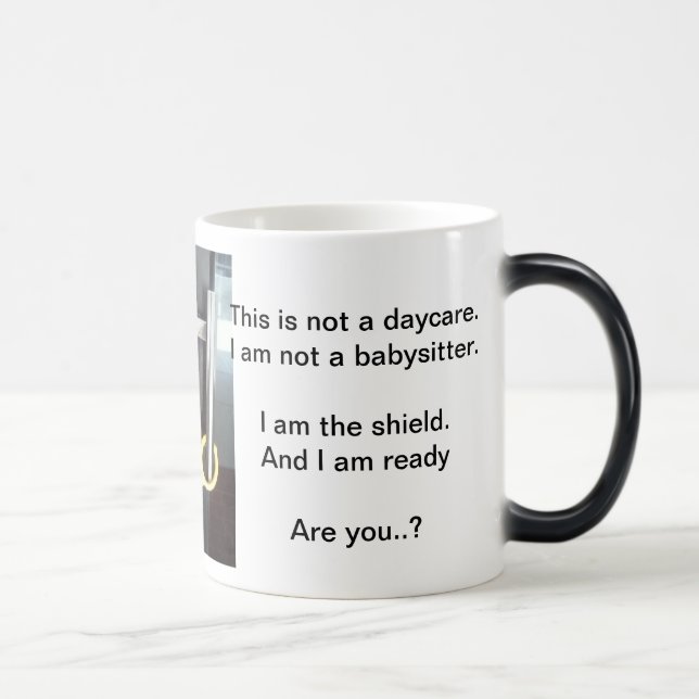 Mágica La detención manda la taza (Derecha)