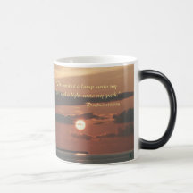 "Thy palabra es una lámpara a taza de la escritura