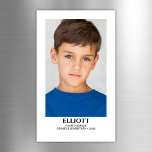 Magnate fotográfico Keepsake de Año Escolar<br><div class="desc">Captura los hitos del año escolar de su hijo con esta tarjeta magnética de fotos de keepsake elegantemente diseñada, que incluye una composición de gran tamaño al estilo de una instantánea con detalles minimalistas nítidos y limpios. El elegante diseño moderno resalta la foto de su hijo y los detalles de...</div>