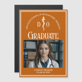Magnet, graduado de la Facultad de Medicina Osteop