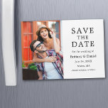 Magnético moderno de fotos Minimalistas Salva La F<br><div class="desc">Moderna Invitación Minimalista Simple Pareja De Compromiso De Fotografías Guardar La Tarjeta De Magnet De Fecha</div>