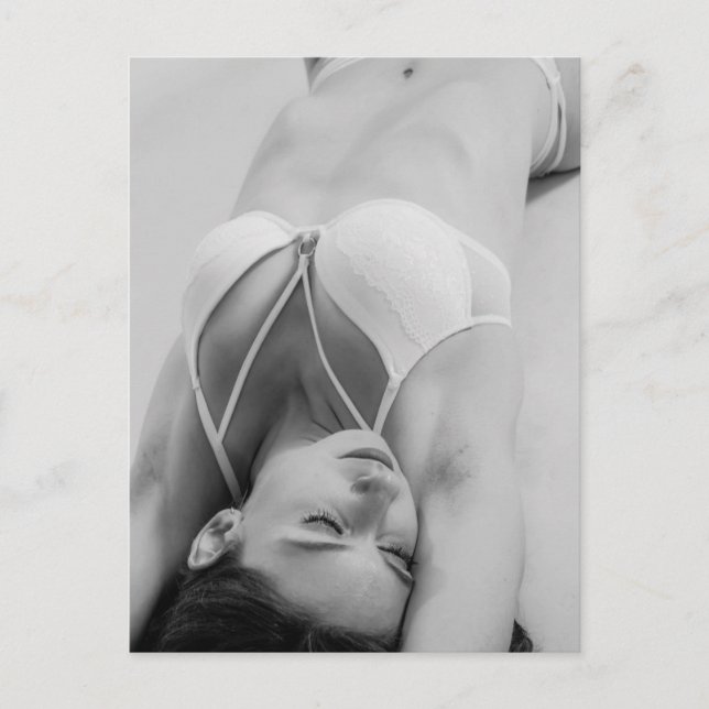 Magnífica postal modelo de lencería B&W (Anverso)