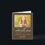 Magnífica tarjeta de agradecimiento por graduación<br><div class="desc">Personalice esta moderna tarjeta de agradecimiento y prepárese para enviar su nota con estilo. Diseño © berryberrysweet.com</div>
