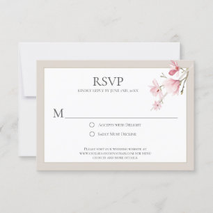 Magnolia florece con tarjetas RSVP rosas y mocha