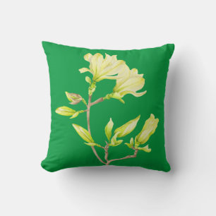 Magnolias amarillas en una almohada cuadrada