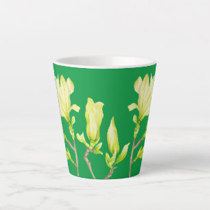 Magnolias amarillas en una pequeña taza de latte