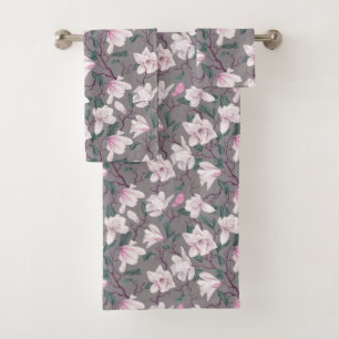 Magnolias de matiz rosado en Taupe