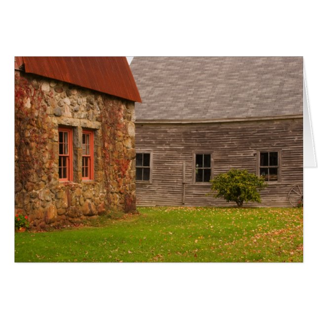 Maine, antiguo edificio de piedra y granero de mad (Anverso (Horizontal))