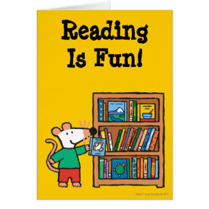 Maisy y un estante de libros