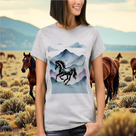 Majestuosa camiseta de montaña para caballos y acu
