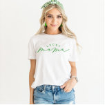 Mamá afortunada adorna el guión de la camiseta del<br><div class="desc">¡Siempre agregamos nuevos diseños a diario!</div>