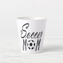 Mamá de fútbol lata tazas de café