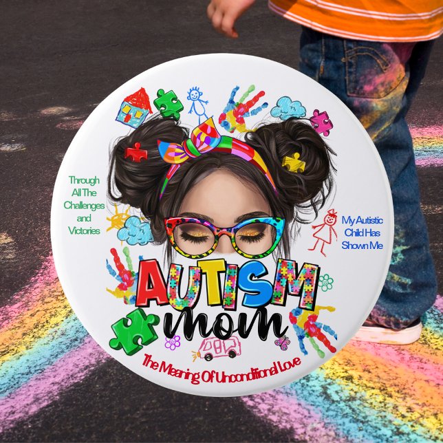"Mamá del autismo" - botón de conciencia del autis (Adorn your day with pride and strength as an 'Autism Mom' with our vibrant custom button.)