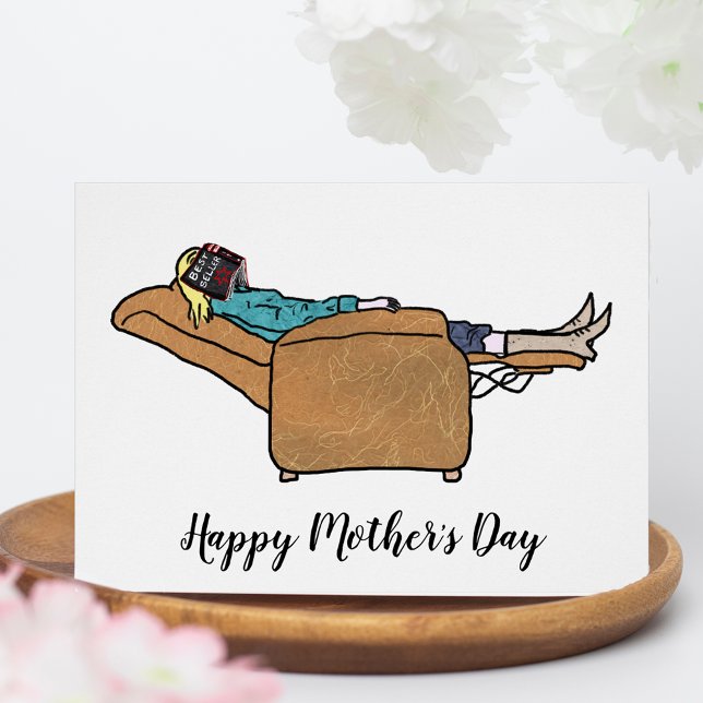 Mamá divertida Día de la Madre duerme con un libro (Funny happy Mother’s Day mom asleep with a book. Unique beautiful collage art)