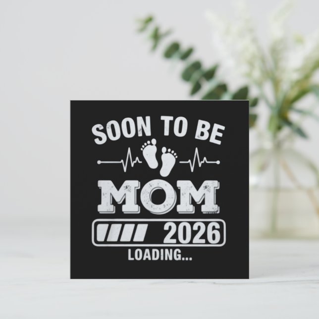 Mamá en Camino 2026 Anuncio de Embarazo Cargando (Anverso de pie)
