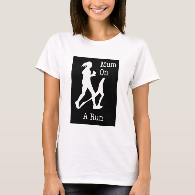 Mamá en un regalo de camiseta de carrera obsequio  (Anverso)