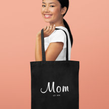 Mamá estableció la nueva bolsa de regalo para mamá