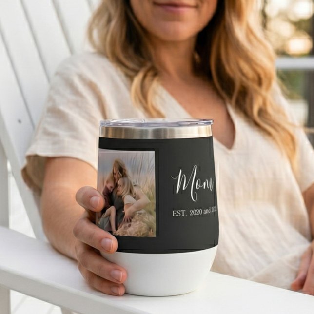 Mamá Estableció un Elegante Script de Foto en Negr (Subido por el creador)