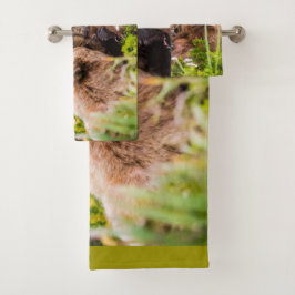 Mamá oso enfermería sus dos cobs, el lago Clark Na