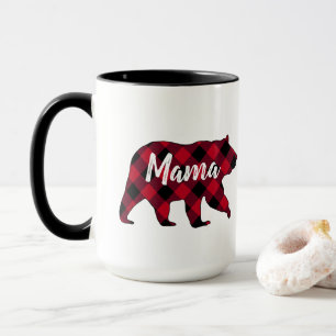 Mamá rústica lleva una taza de búfalo rojo