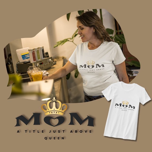 Mamá: Un título justo encima de la camiseta de la  (Subido por el creador)