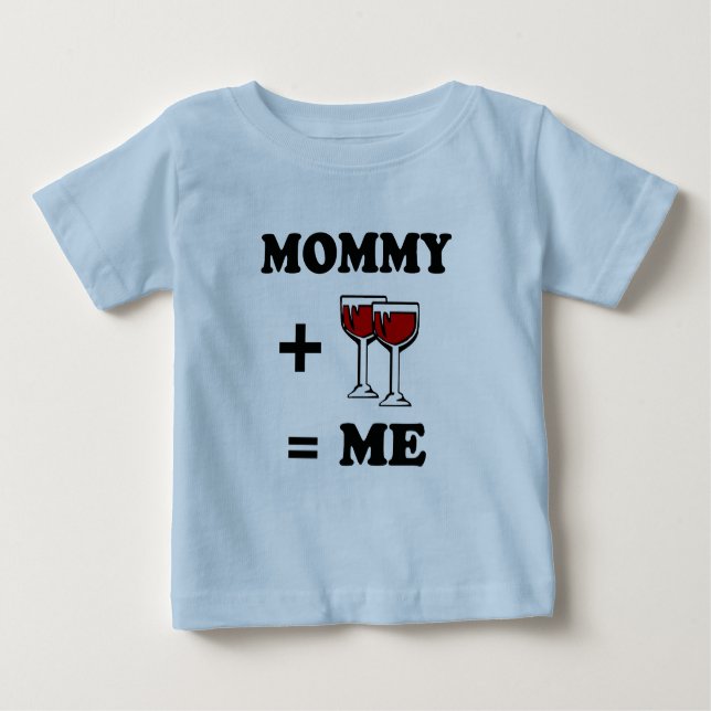 Mamá + Vino = yo camiseta del bebé (Anverso)