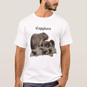 Mami Capybara con su camiseta para bebés