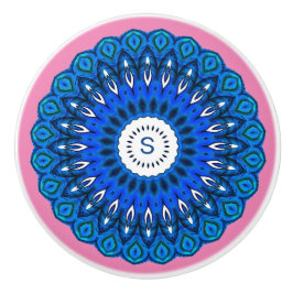 Mandala azul en rosa con un pomo de cajón inicial
