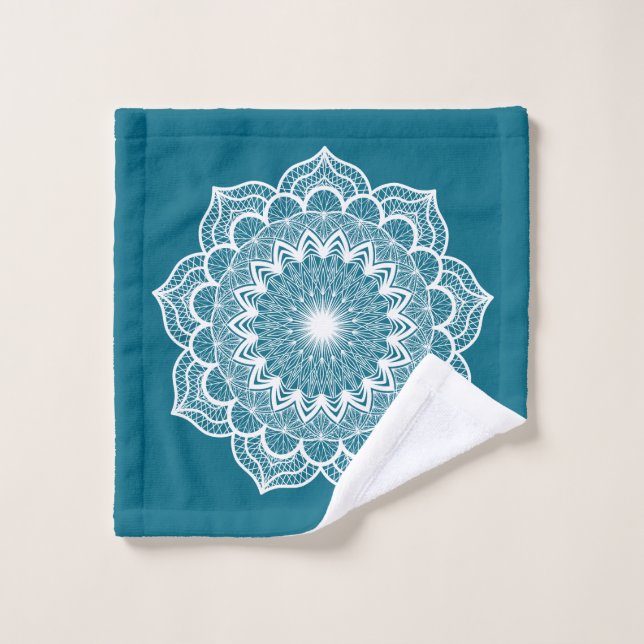 Mandala blanca sobre fondo azul (Toallita)