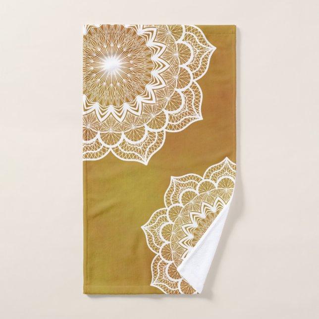 Mandala blanco sobre fondo dorado (Toalla de mano)