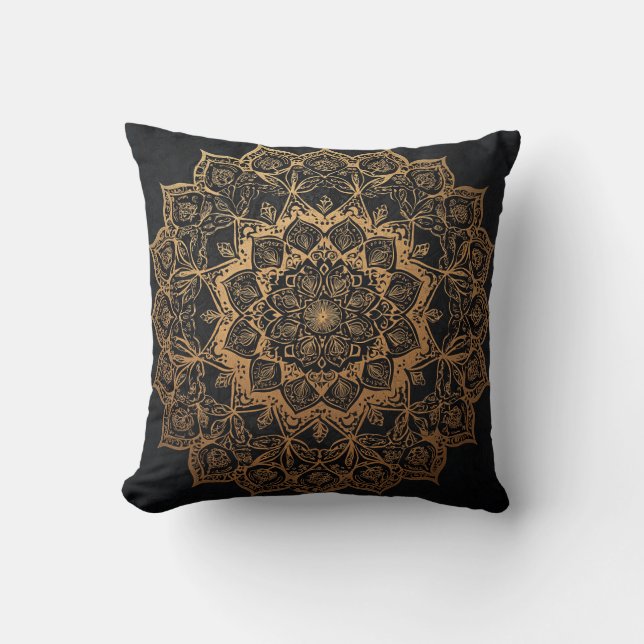 Mandala dorada sobre almohada negra (Anverso)