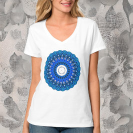 Mandala en camiseta azul o sudadera
