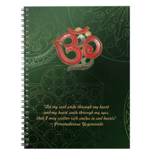 Mandala verde de OM del cuaderno con OM rojo