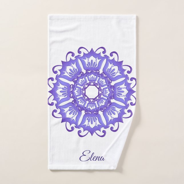 Mandala violeta floral. Nombre (Toalla de mano)