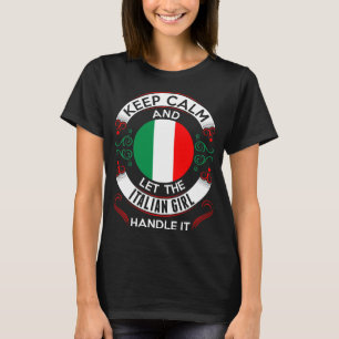 Maneja La Camiseta Con Un Chica Italiano Tranquilo