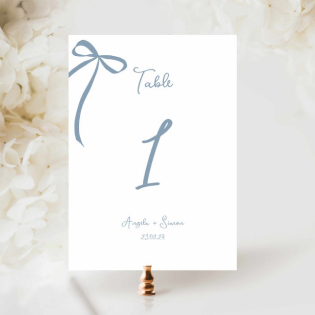 Mano caprichosa dibujada Bow Dusty Blue Table Numb (dusty blue wedding table number, hand drawn bow wedding table card, blue bow illustration )