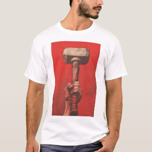 Mano de fantasía medieval sosteniendo camiseta de