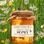 Mano de la Etiqueta de Abeja Vintage<br><div class="desc">El diseño central incluye un ilustracion vintage de abejas con miel. Personaliza con tu nombre, dirección y descripción de miel (crudo, embotellado a mano, fuente única, etc.). Incluya también su peso neto de miel. Conversiones comunes de peso neto de miel: 8 oz (227 g), 12 oz (340 g), 16 oz...</div>