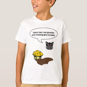 Mano Sobre La Camiseta De Goodies