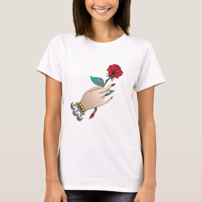 Mano sosteniendo una camiseta Rosa" (Anverso)