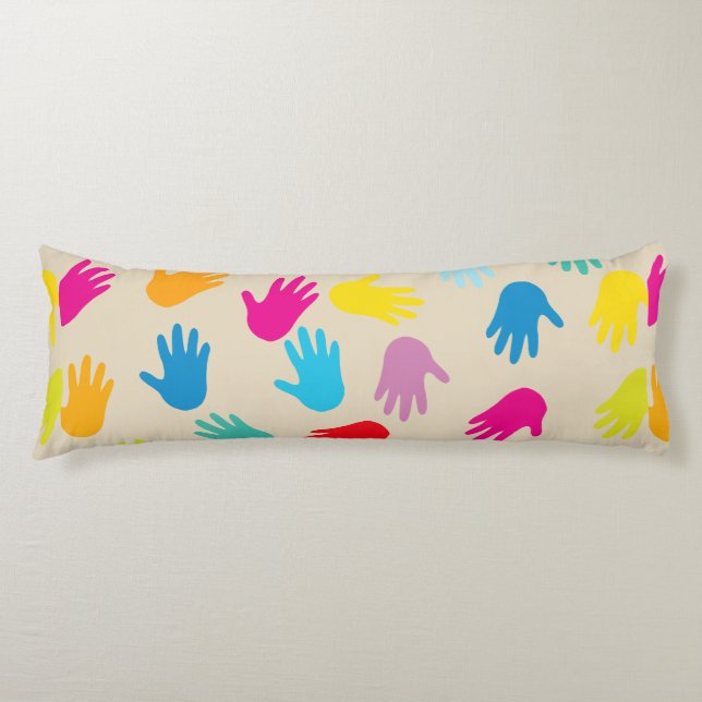 Manos alrededor del mundo almohada corporal (Anverso)