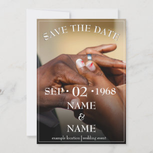 Manos de una pareja boda de colores clavija en el 