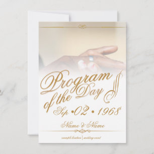 Manos de una pareja boda de colores clavija sobre