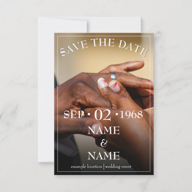 Manos de una pareja de recién casados con un anill (Anverso)